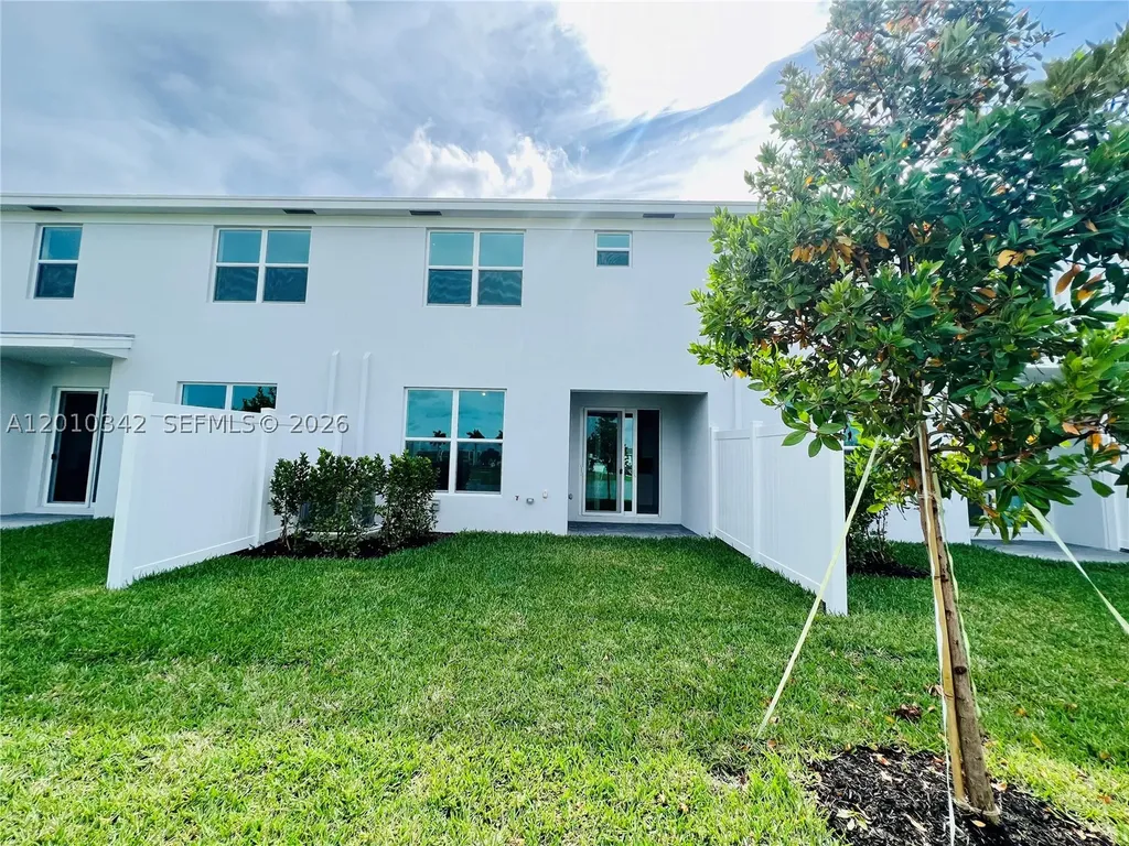 6909 Harbours Edge Avenue Lake Worth FL 33467