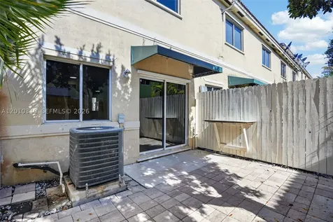 7995 NW 8th Street Miami FL 33126