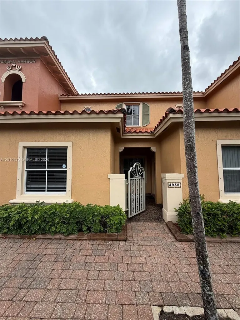 4939 N Harbor Isles Drive Dania Beach FL 33312