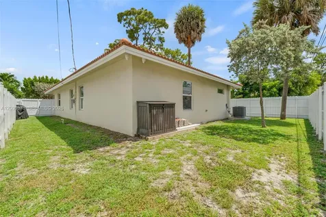2762 NW 9th Court Fort Lauderdale FL 33311