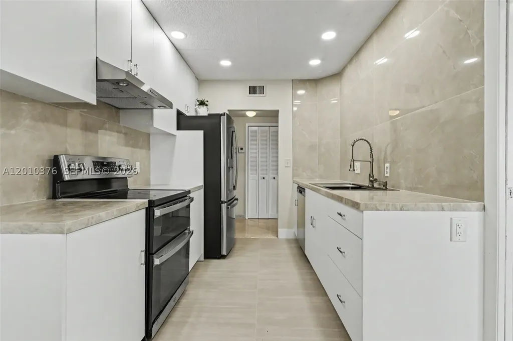3800 Hillcrest Drive Hollywood FL 33021