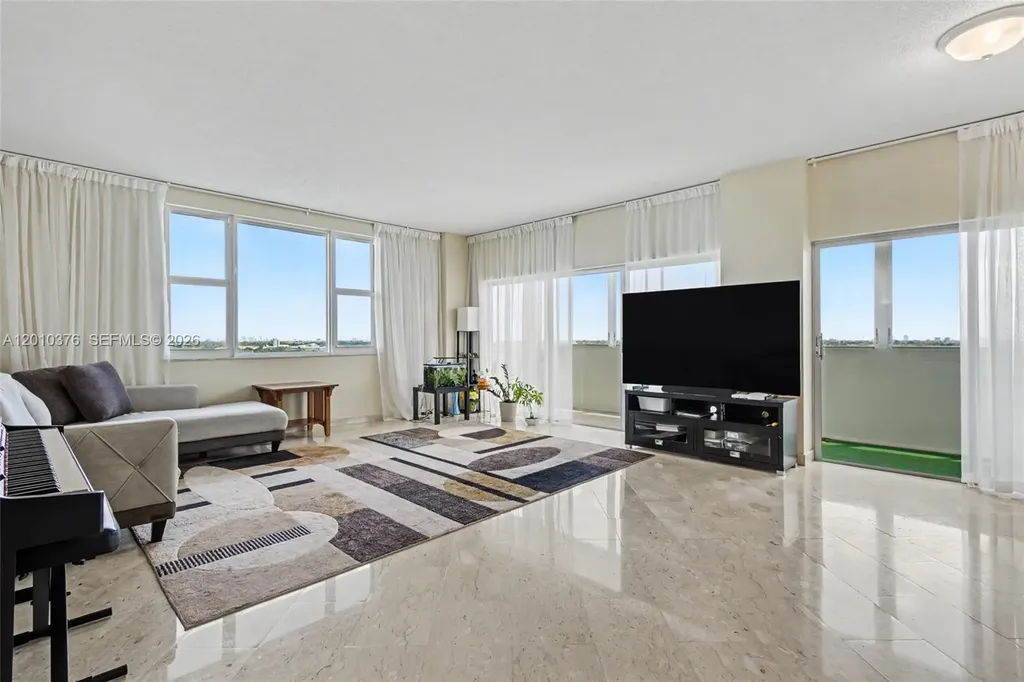3800 Hillcrest Drive Hollywood FL 33021