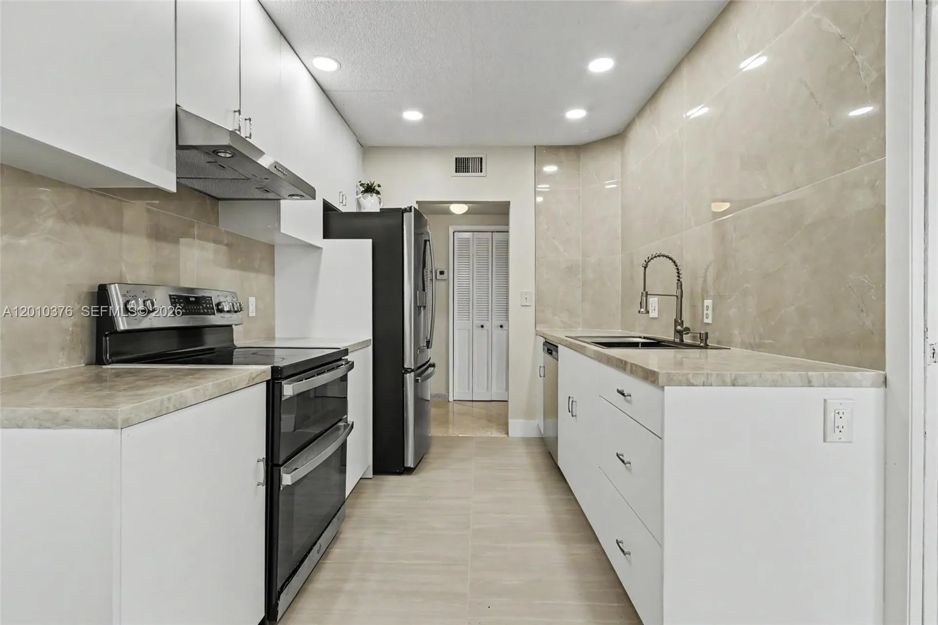 3800 Hillcrest Drive Hollywood FL 33021