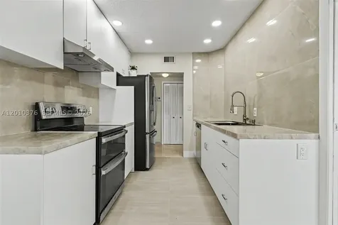 3800 Hillcrest Drive Hollywood FL 33021