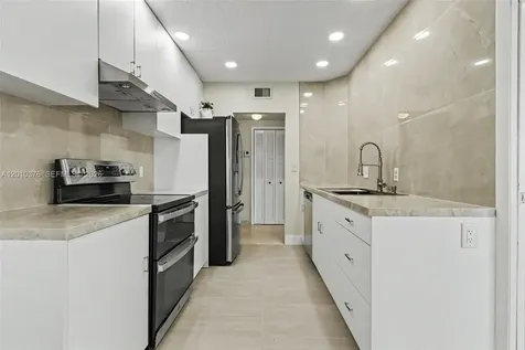 3800 Hillcrest Drive Hollywood FL 33021