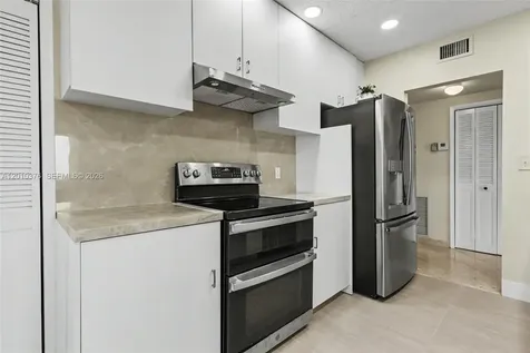 3800 Hillcrest Drive Hollywood FL 33021