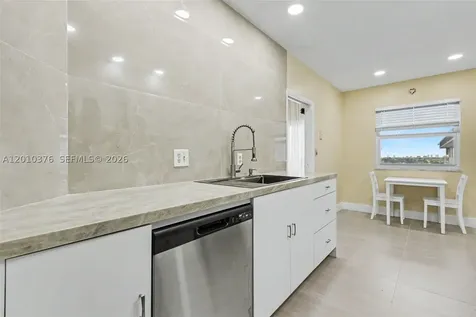3800 Hillcrest Drive Hollywood FL 33021