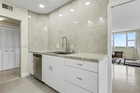 3800 Hillcrest Drive Hollywood FL 33021