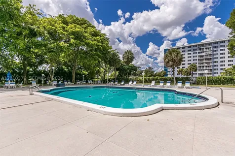 3800 Hillcrest Drive Hollywood FL 33021