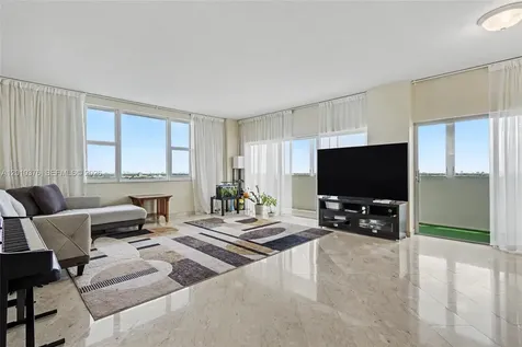 3800 Hillcrest Drive Hollywood FL 33021