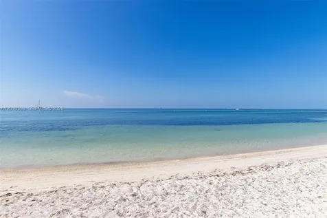 320 Calzada De Bougainville Marathon FL 33050