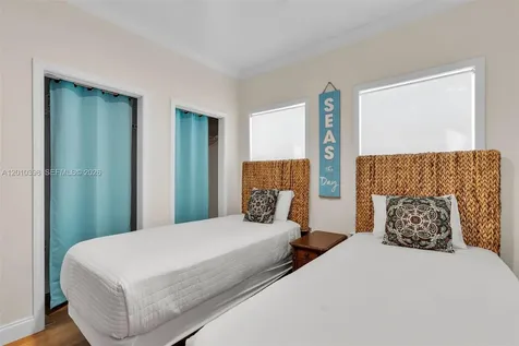 320 Calzada De Bougainville Marathon FL 33050