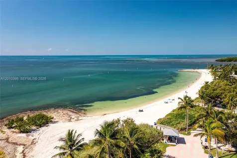 320 Calzada De Bougainville Marathon FL 33050