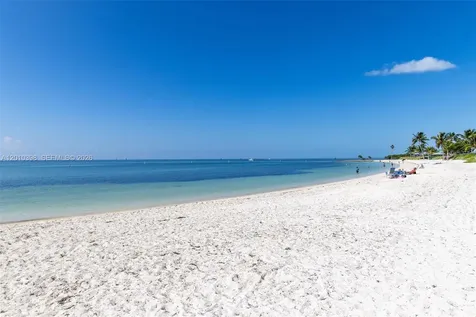 320 Calzada De Bougainville Marathon FL 33050