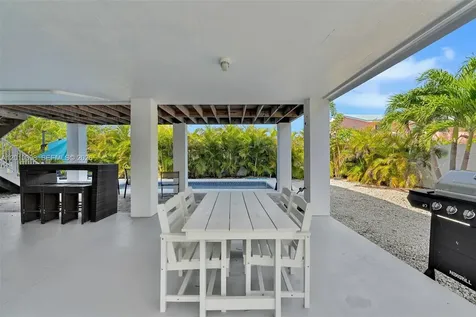 320 Calzada De Bougainville Marathon FL 33050