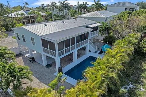 320 Calzada De Bougainville Marathon FL 33050