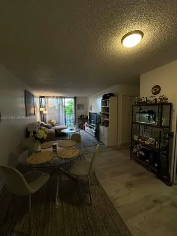 8261 NW 8th Street Miami FL 33126