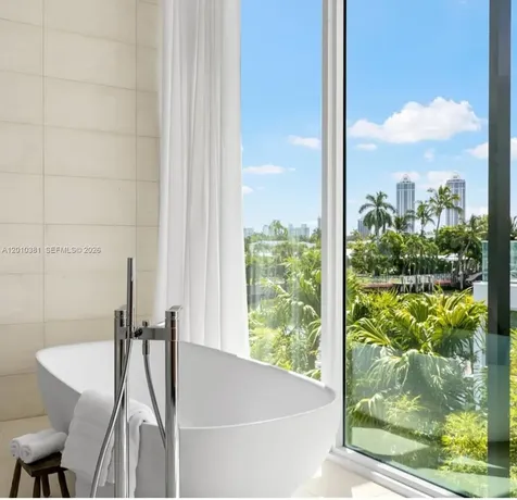 1081 W 48th Street Miami Beach FL 33140
