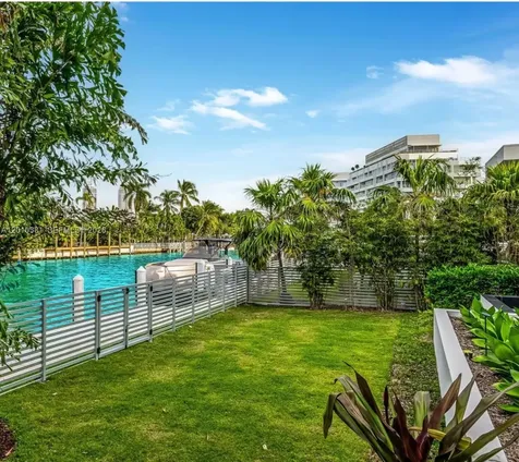 1081 W 48th Street Miami Beach FL 33140