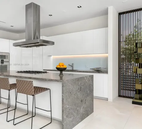 1081 W 48th Street Miami Beach FL 33140