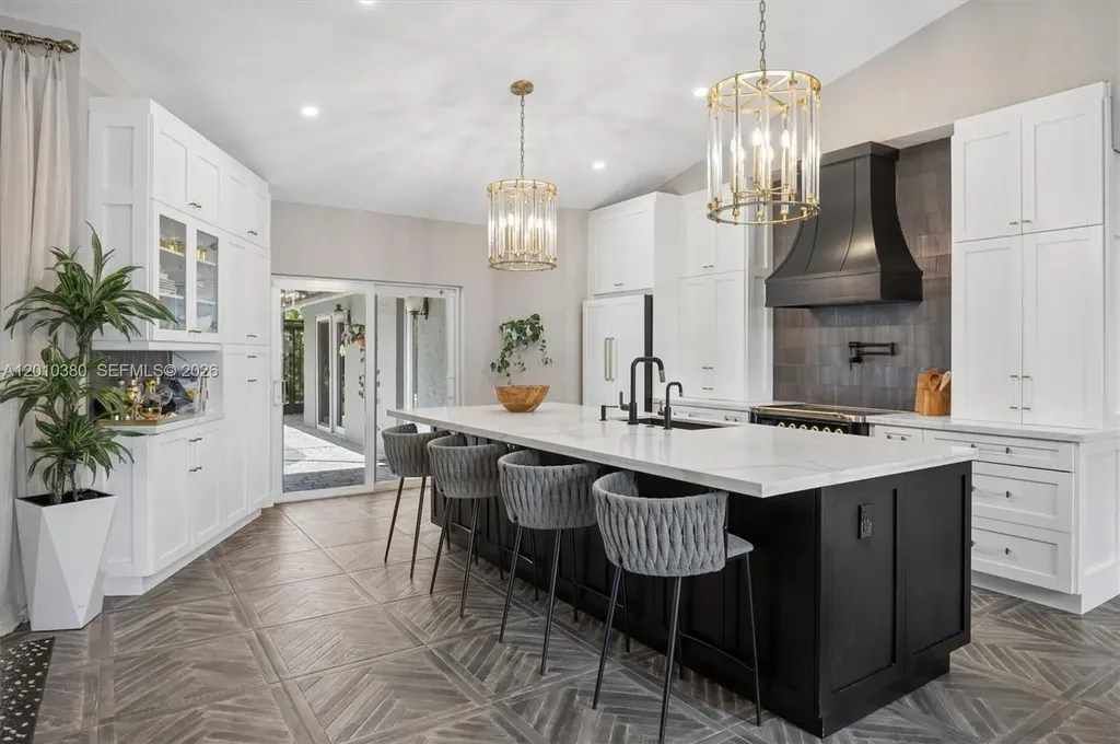 811 Amherst Avenue Davie FL 33325