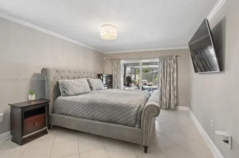 811 Amherst Avenue Davie FL 33325