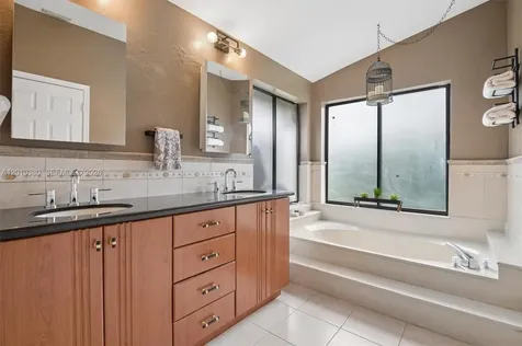 811 Amherst Avenue Davie FL 33325