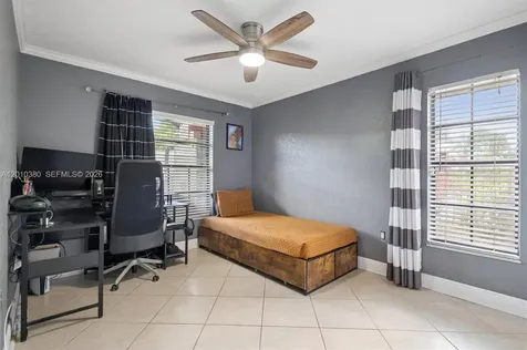 811 Amherst Avenue Davie FL 33325