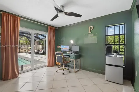 811 Amherst Avenue Davie FL 33325