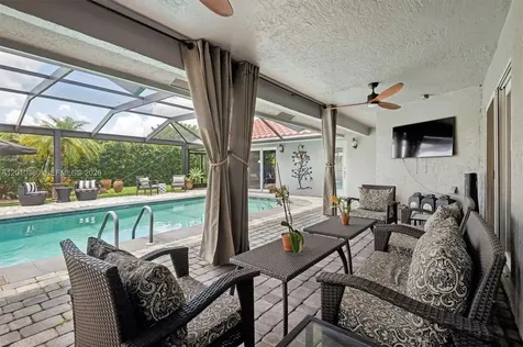 811 Amherst Avenue Davie FL 33325
