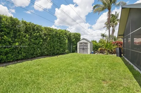 811 Amherst Avenue Davie FL 33325