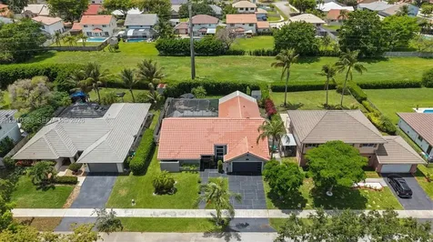 811 Amherst Avenue Davie FL 33325