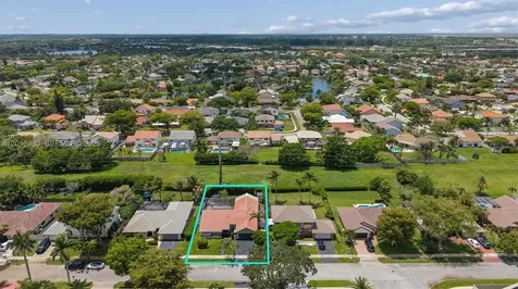 811 Amherst Avenue Davie FL 33325
