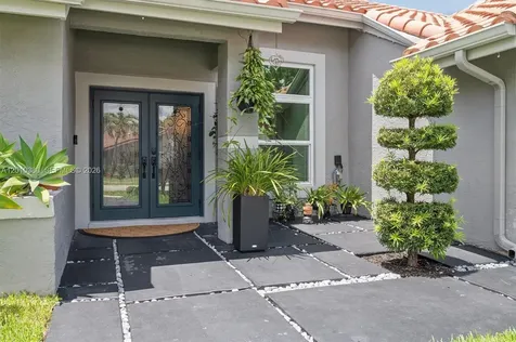 811 Amherst Avenue Davie FL 33325