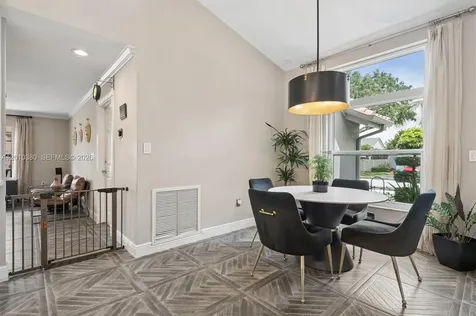 811 Amherst Avenue Davie FL 33325