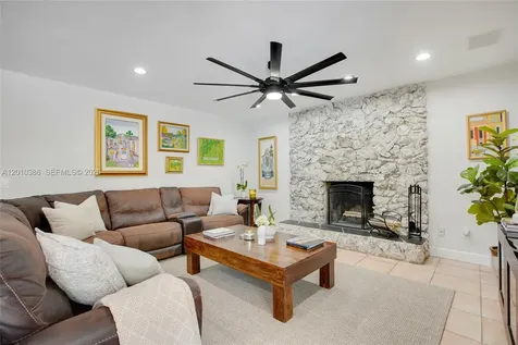 7175 SW 117th Terrace Pinecrest FL 33156
