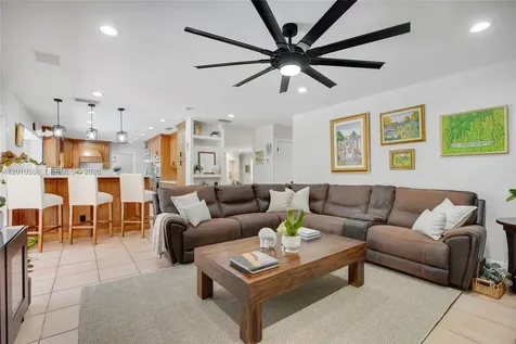 7175 SW 117th Terrace Pinecrest FL 33156