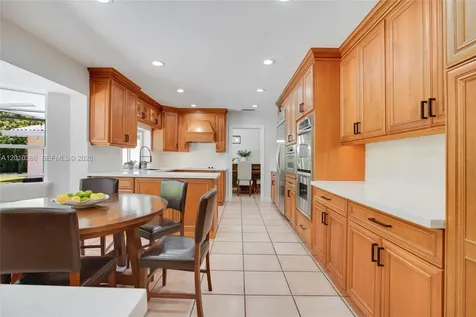 7175 SW 117th Terrace Pinecrest FL 33156