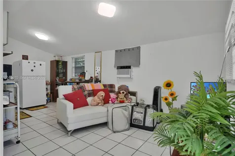 201 NW 25th Avenue Miami FL 33125
