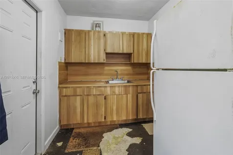 351 E 14th Street Hialeah FL 33010