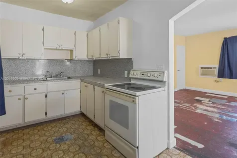 351 E 14th Street Hialeah FL 33010
