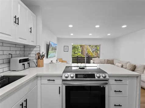 7487 SW 82nd Street Miami FL 33143