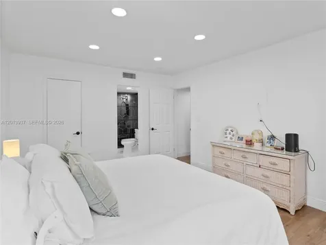 7487 SW 82nd Street Miami FL 33143