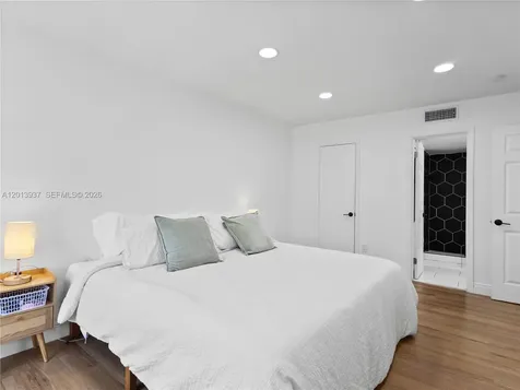 7487 SW 82nd Street Miami FL 33143