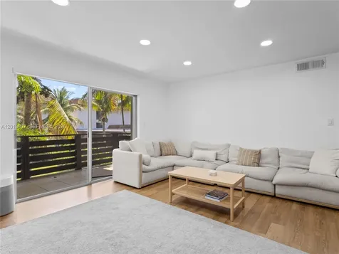 7487 SW 82nd Street Miami FL 33143