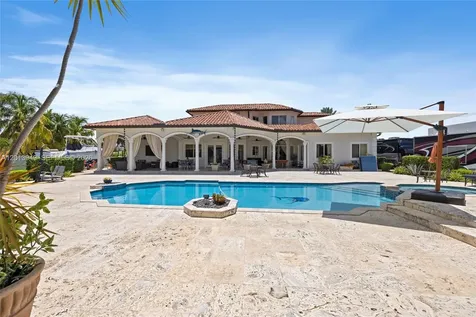 9861 NW 135th Street Hialeah Gardens FL 33018