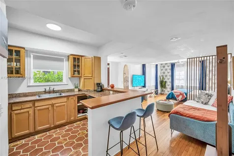 7643 Harding Avenue Miami Beach FL 33141