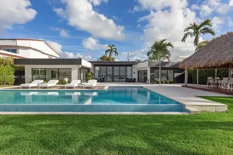 7972 Biscayne Point Circle Miami Beach FL 33141