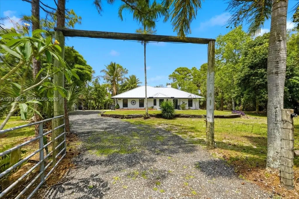 17857 82nd Road N Loxahatchee FL 33470