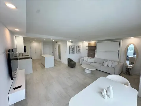 2899 Collins Avenue Miami Beach FL 33140
